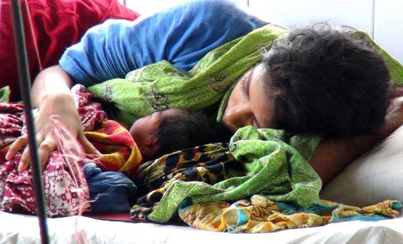 মা ও সতবাবা অন্য পুরুষ ঘরে ঢুকিয়ে বাইরে পাহারা দিত’