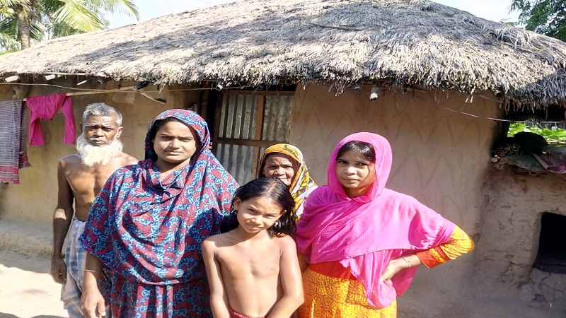 জায়গা আছে ঘর নাই প্রকল্পের ঘরের জন্য আকুতি হতদরিদ্র আবুল কাশেমের ও প্রাণান্তকর চেষ্টা