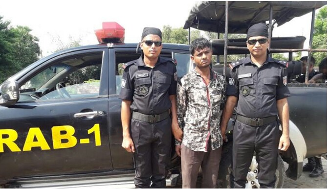 গাজীপুরে ছিনতাইকারী গ্রেফতার।