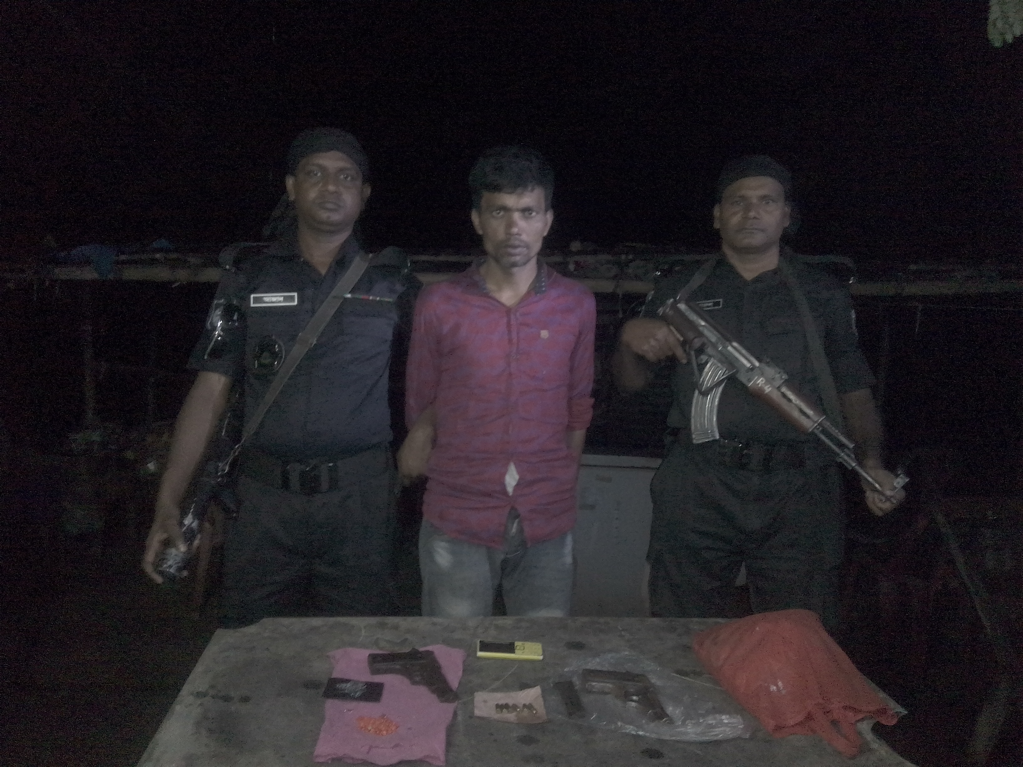 মিরপুরে অস্ত্র ও মাদকসহ আটক একজন