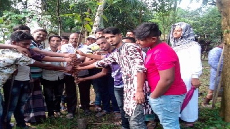 হরিণাকুন্ডু উপজেলায় বৃক্ষ রোপন দিয়ে “স্বপ্ন পূরণ” সংগঠনের শুভ উদ্ভোধন