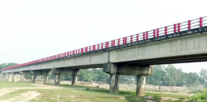 সরকার রাজস্ব থেকে বঞ্চিত গাইবান্ধার বড়দহ সেতুর টোল আদায় বন্ধ
