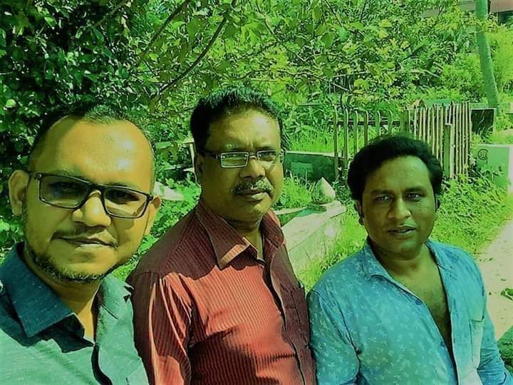 হিন্দু হয়েও মুসলিম গোরস্থান পরিছন্নতায় মানবসেবী সাগর সহ ওরা তিনজন