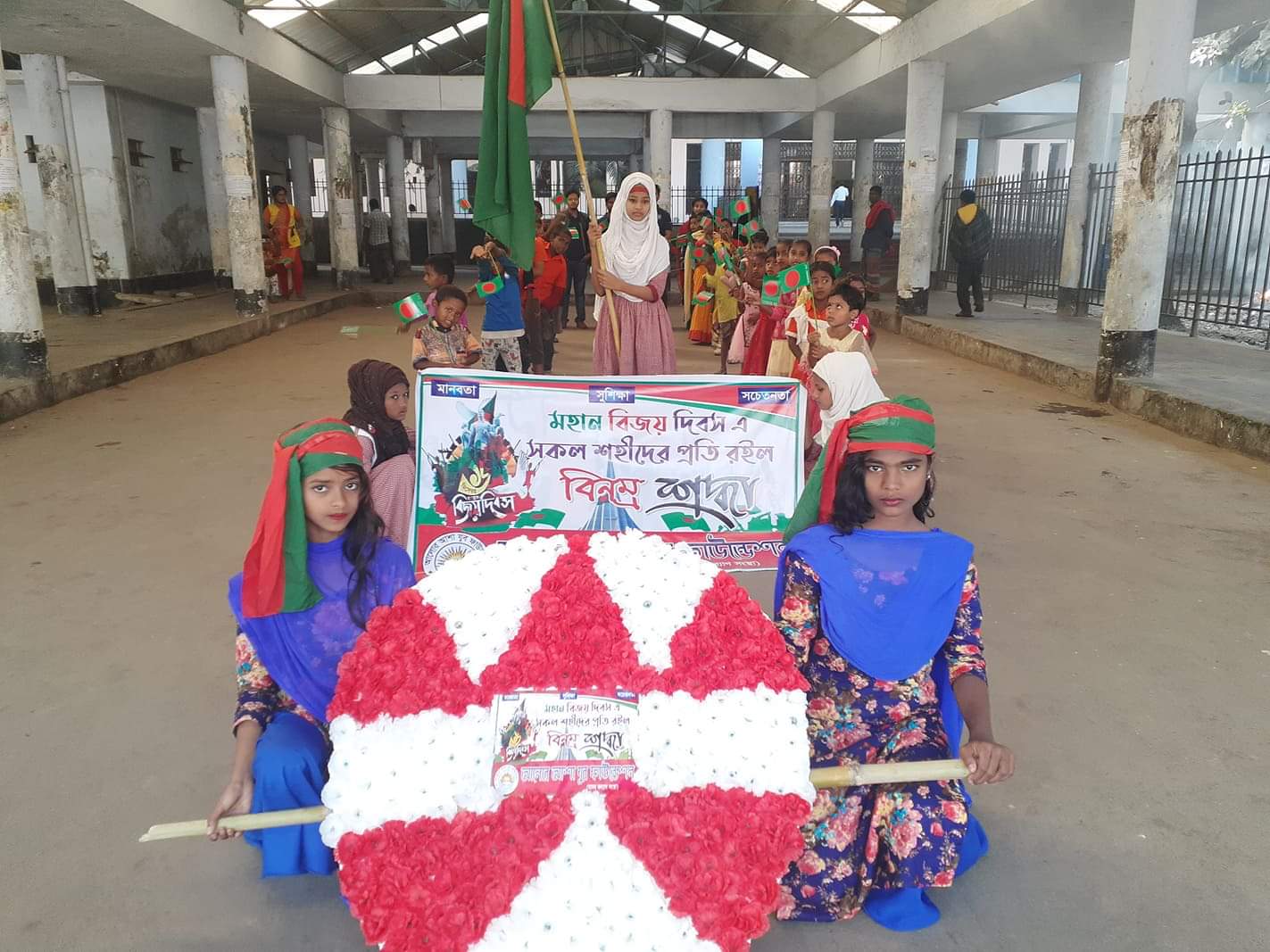 চট্টগ্রাম রেলওয়ে স্টেশনে সুবিধাবঞ্চিত শিশুদের জন্য রয়েছে আলোর আশা ফাউন্ডেশন কর্তৃক পরিচালিত সোহা স্কুল
