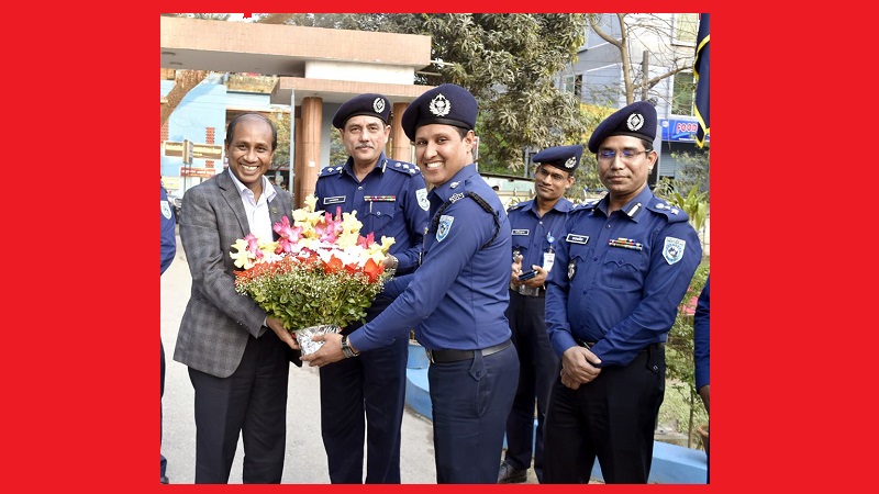 সিটিটিসি-ডিএমপি, ঢাকাকে ফুলেল শুভেচ্ছা জানিয়েছে রংপুর পুলিশ সুপার