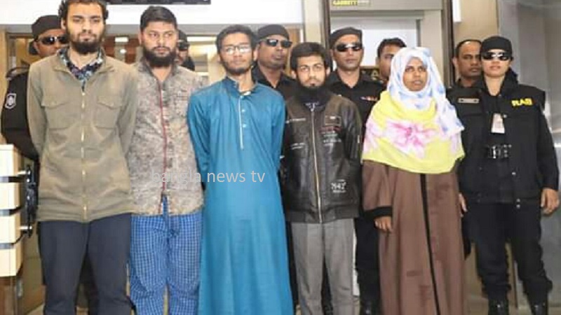 র‌্যাব-৪_এর অভিযানে আশুলিয়া ও ধামরাই হতে নিষিদ্ধ_ঘোষিত_জঙ্গিসংগঠন আনসারুল্লাহ বাংলা টিমের-১নারীসহ ৫জন গ্রেফতার