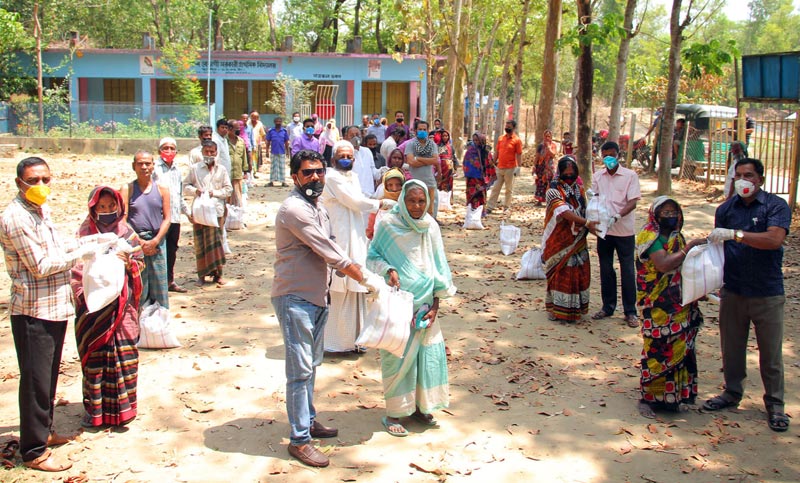 তথ্যমন্ত্রীর উদ্যোগে রাঙ্গুনিয়ার দরিদ্র পরিবারে ত্রাণ বিতরণ শুরু