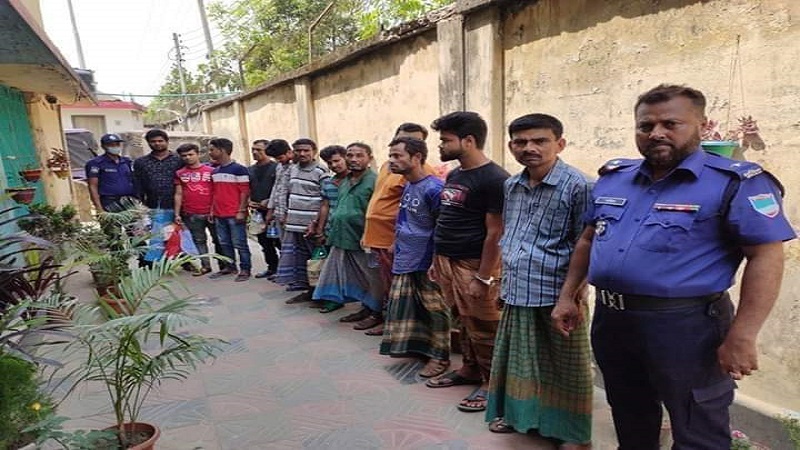 যশোরের বেনাপোলে পোর্ট থানা পুলিশের অভিযানে ১৪ গ্রেফতারী পরোয়ানা আসামীকে আটক