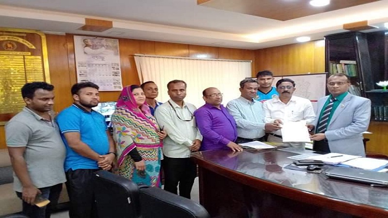 আবাসিক এলাকা থেকে লাশকাটা ঘর অপসারণের দাবীতে স্মারকলিপি  প্রদান