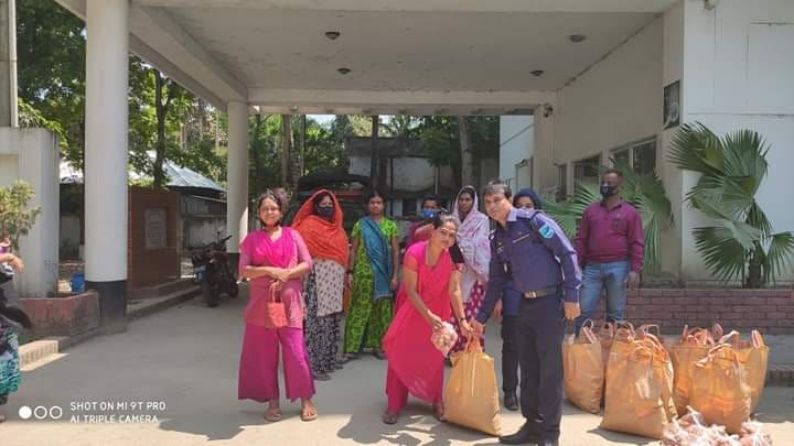 নাগরপুরে হিজড়া সম্প্রদায়ের পাশে ওসি আলম চাঁদ