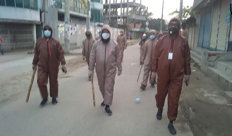 কেউ যেন বিনা প্রয়োজনে বাসা থেকে বের না হয় অযথা ঘোরাঘুরি না করে,এলাম ঘোষণা করেন,কাউন্সিলর-৩৫ মামুন মন্ডল