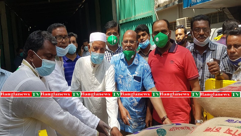 নোয়াখালীতে সেতুমন্ত্রী ওবায়দুল কাদের’র ত্রাণ বিতরণ