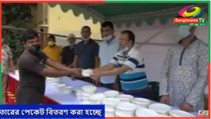 দরিদ্র জনগোষ্ঠীর মাঝে ইফতার বিতরণ করেন সাভার উপজেলা চেয়ারম্যান মনজুরুল আলম রাজিব।