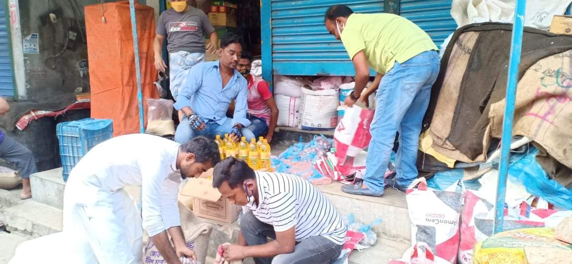 গাজীপুর টঙ্গীতে তুহিন সারোয়ার এর উদ্যোগে সাংবাদিকদের মাঝে খাদ্য সামগ্রী বিতরণ