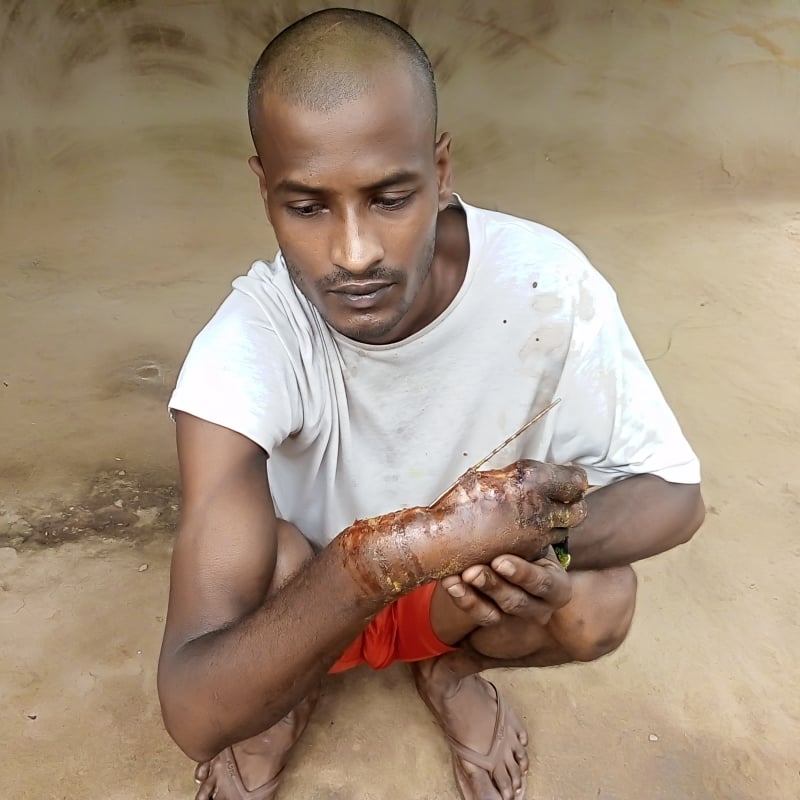 সহযোগিতা চায় সবুজ, ফিরতে চায় স্বাভাবিক জীবনে।