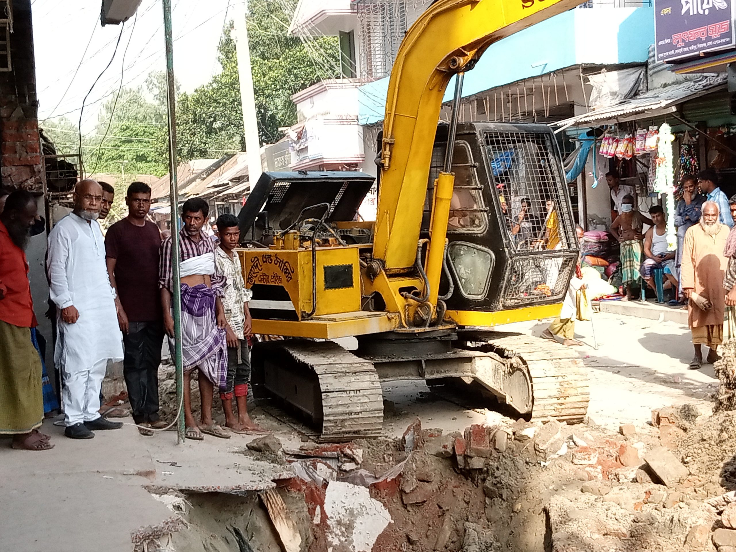 কাজিপুরের সোনামুখী বাজারের ড্রেনের কাজের উদ্বোধন