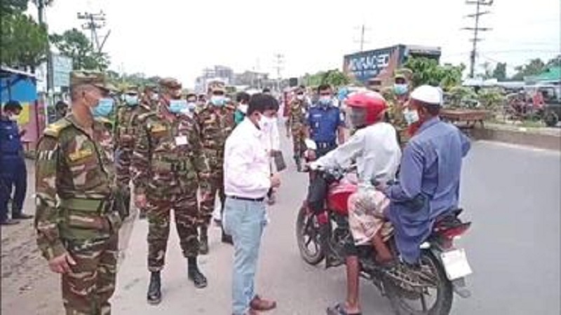 ভালুকায় লকডাউনের প্রথম দিনে সেনাবাহিনী ও প্রশাসনের কঠোর তৎপরতা