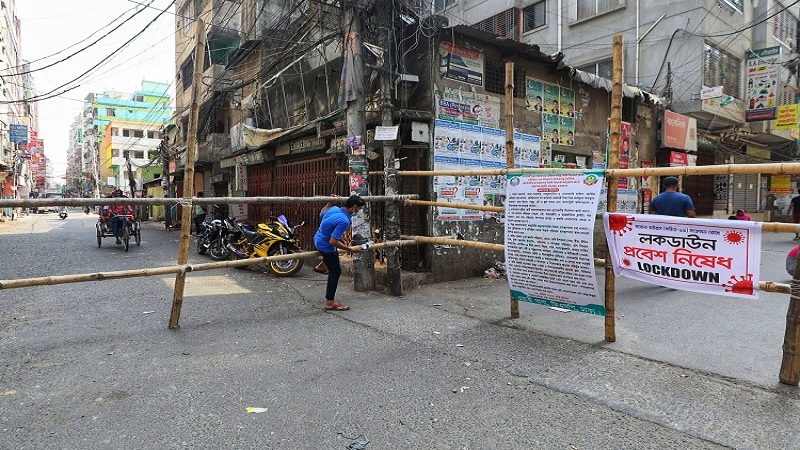 কঠোর বিধিনিষেধের প্রথম দিনে ৪০৩ আটক, ২০৩ জনের জরিমানা