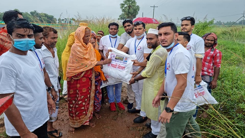 শোকের মাসে সাদ্দাম হোসেন তন্বয় মানবকল্যাণ ফাউন্ডেশন অসহায়দের পাশে