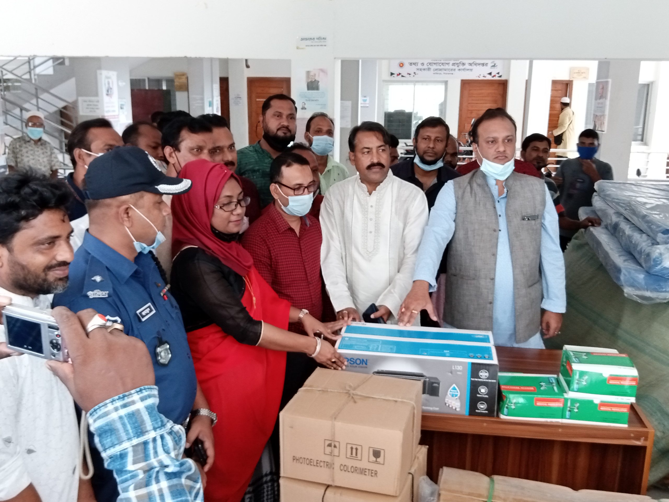 কাজিপুর উপজেলা স্বাস্থ্য কমপ্লেক্সে মেডিকেল সামগ্রী প্রদান