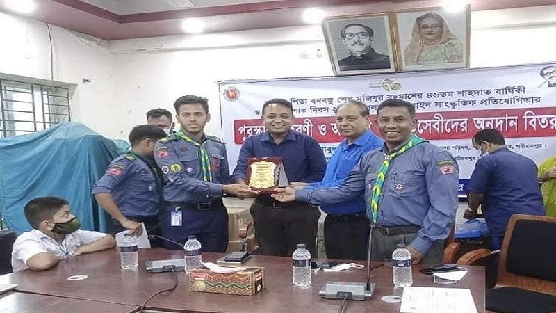 জরুরি সেবা ৩৩৩ ফোন দিলেই “ত্রান যাবে বাড়ি,জেলা প্রশাসন শরীয়তপুর”