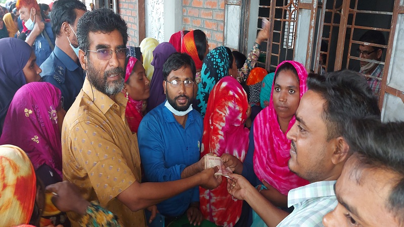 ইসলামপুর প্রধানমন্ত্রীর উপহার পেল গাইবান্ধা ইউনিয়নের মা ও শিশুরা