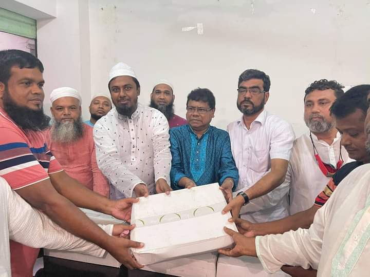 গাছা থানা প্রত্যেক মাদ্রাসা ও এতিমখানায় খুরমা খেজুর বিতরণ