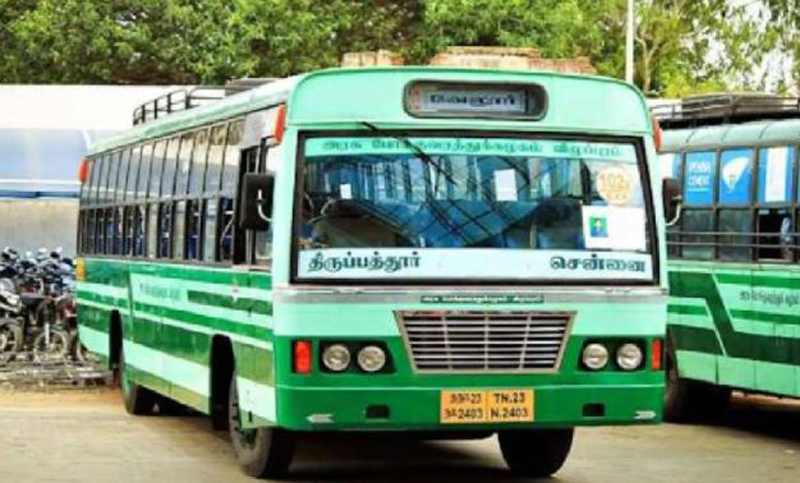 চলন্ত বাসে হার্ট অ্যাটাক, নিজের জীবন দিয়ে ৩০ যাত্রীকে বাঁচালেন বাসচালক