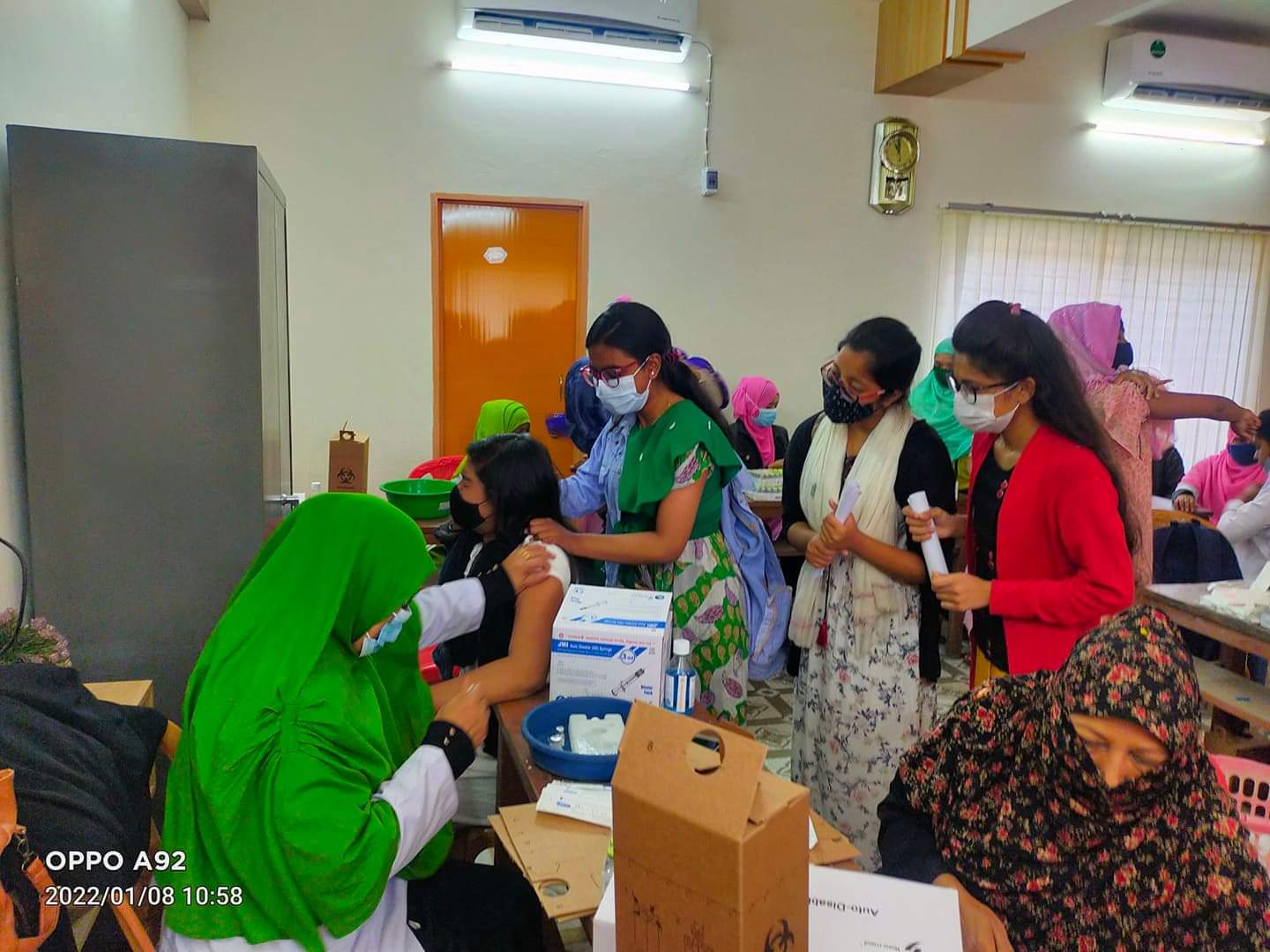 শ্রীপুরে শিক্ষার্থীদের প্রথম ডোজ টিকাদান কর্মসূচি শুরু