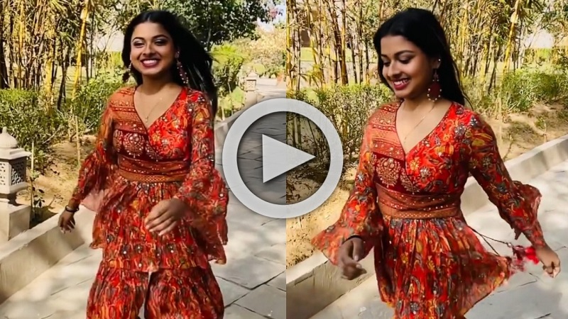 দিল হে ছোটা সা, ছোটি সি আশা, সুন্দর সাজে দুর্দান্ত ‘স্লো-মোশন’ জনপ্রিয় গায়িকা অরুণিতার, ঘায়েল নেটিজেনরা