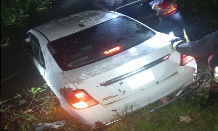 বিয়ের অনুষ্ঠান শেষে ফেরার পথে চাঁদপুরে পুকুরে প্রাইভেট কার, নিহত ৫