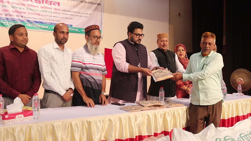 নওগাঁয় রবি-গ্রীষ্মকালিন মৌসুম প্রণোদনার বীজ ও সার বিতরণের উদ্বোধন