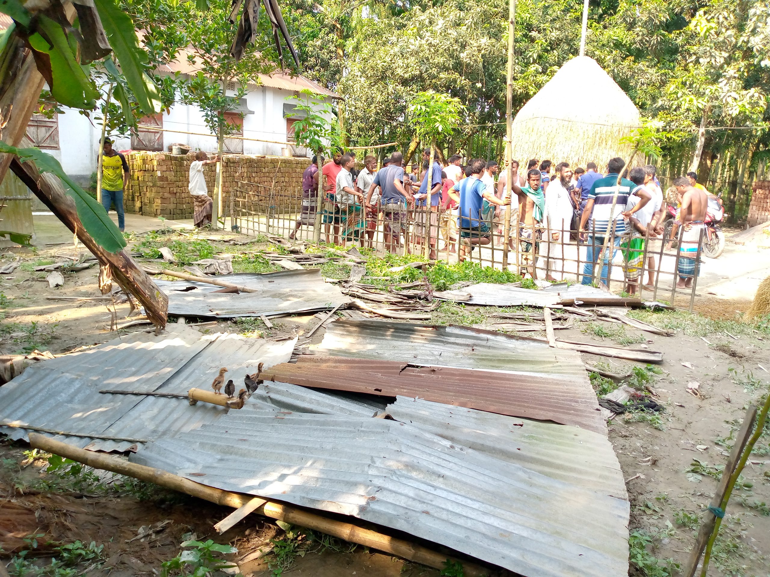 ফুলবাড়ীতে জমি দখল করতে আসা ১০ স’ন্ত্রা’সী আ’ট’ক