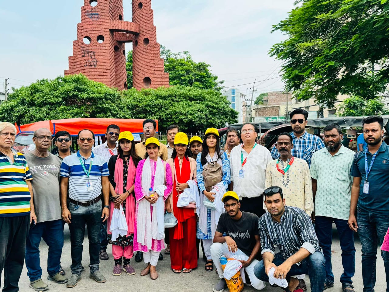 রাজশাহীতে আন্তর্জাতিক মানবাধিকার সংস্হা আইনী সহায়তা কেন্দ্র আসক ফাউন্ডেশনের জুস পানি বিস্কুট বিতরণ