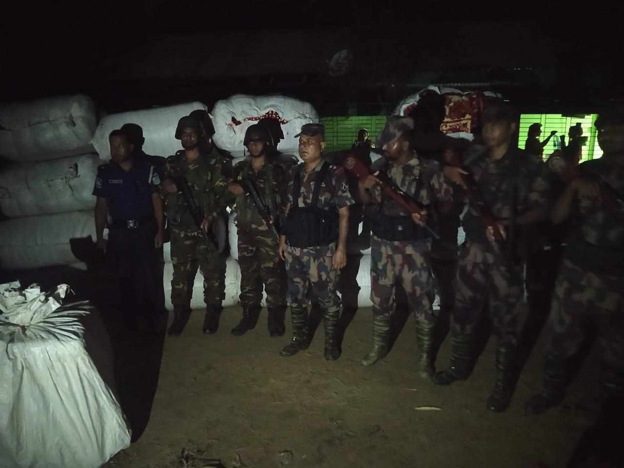 কলমাকান্দায় ছাত্রদল নেতার গুদাম থেকে সাড়ে ১৭ লাখ টাকার ভারতীয় কম্বল ও সি’গা’রে’ট জব্দ