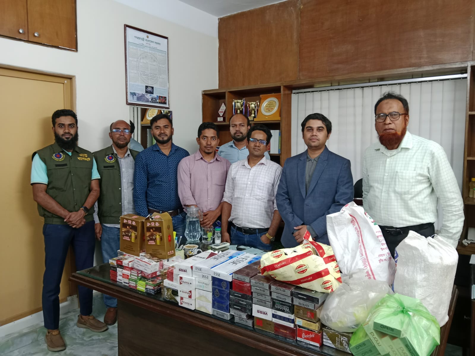 অবৈধ বিদেশী সিগারেট জব্দে কাস্টমস এর অভিযান 