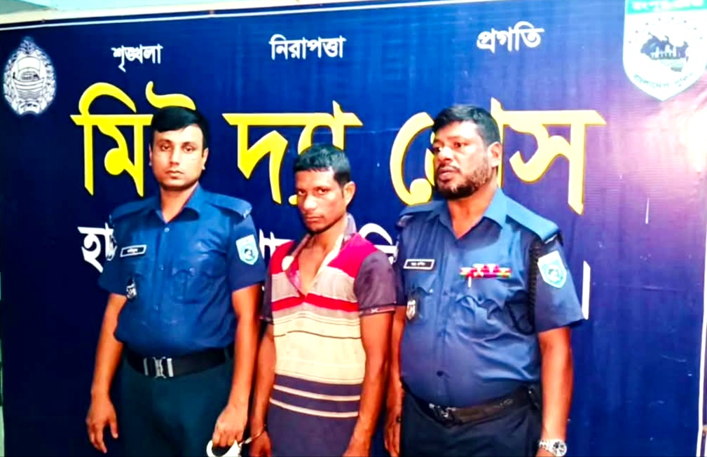 হিলিতে শিশুকে ধর্ষণের চেষ্টার অভিযোগে যুবক কে পুলিশ আটক করেছে।