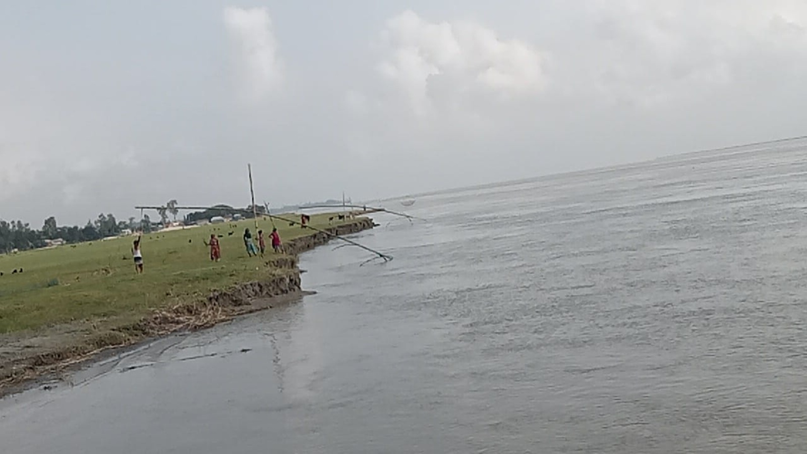 ধুনটে যমুনা নদীতে তীব্র ভাঙন, দুশ্চিন্তায় নদীপাড়ের ৩টিগ্ৰ্যাম, শিমুলবাড়ি, সহড়াবাড়ি,বানিয়াজান গ্ৰ্যামের মানুষ