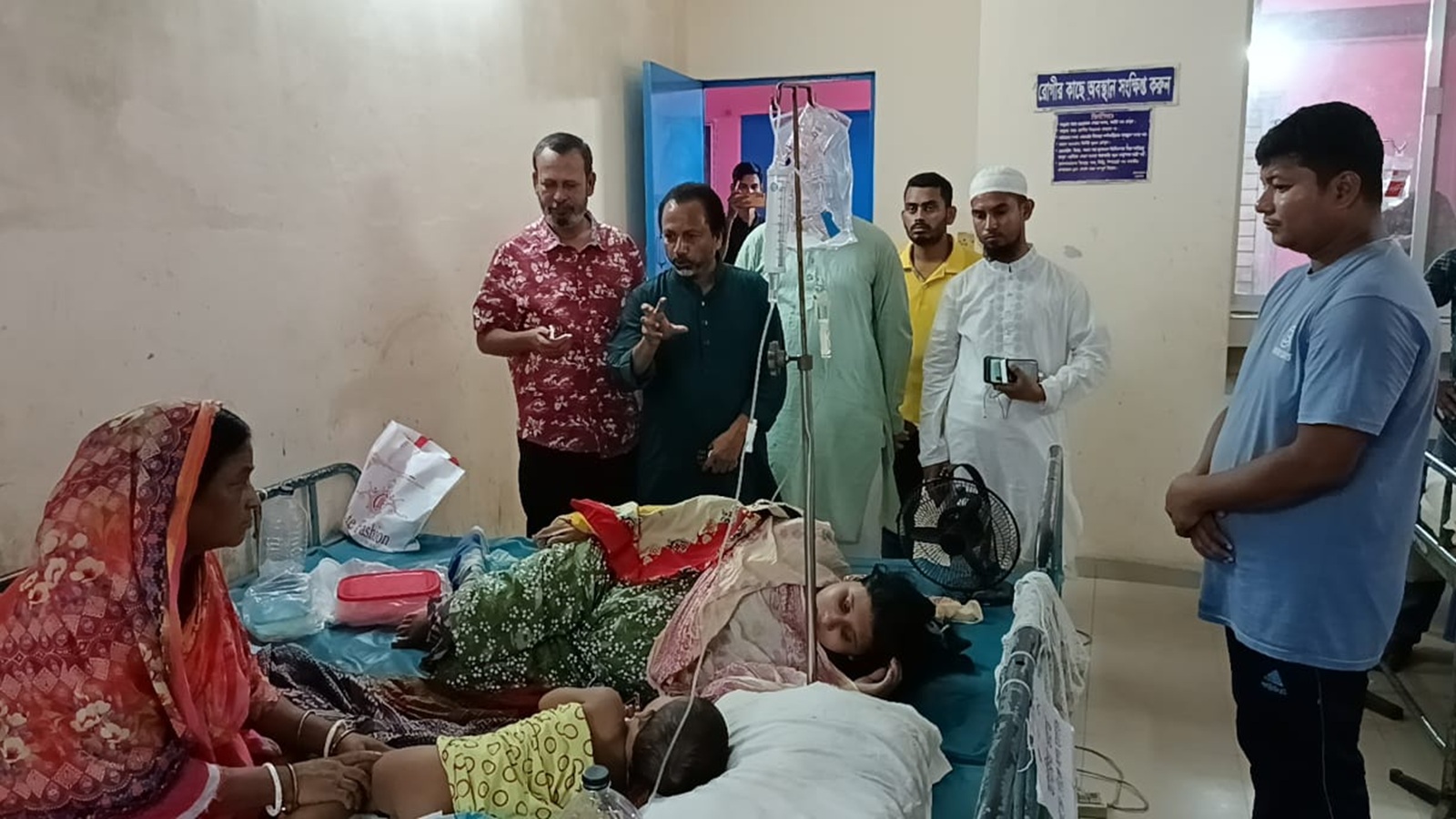 ডায়রিয়া আক্রান্ত রোগীদের খোঁজখবর নিলেন সিরাজগঞ্জ জেলা বিএনপির সাধারণ সম্পাদক সাইদুর রহমান বাচ্চু