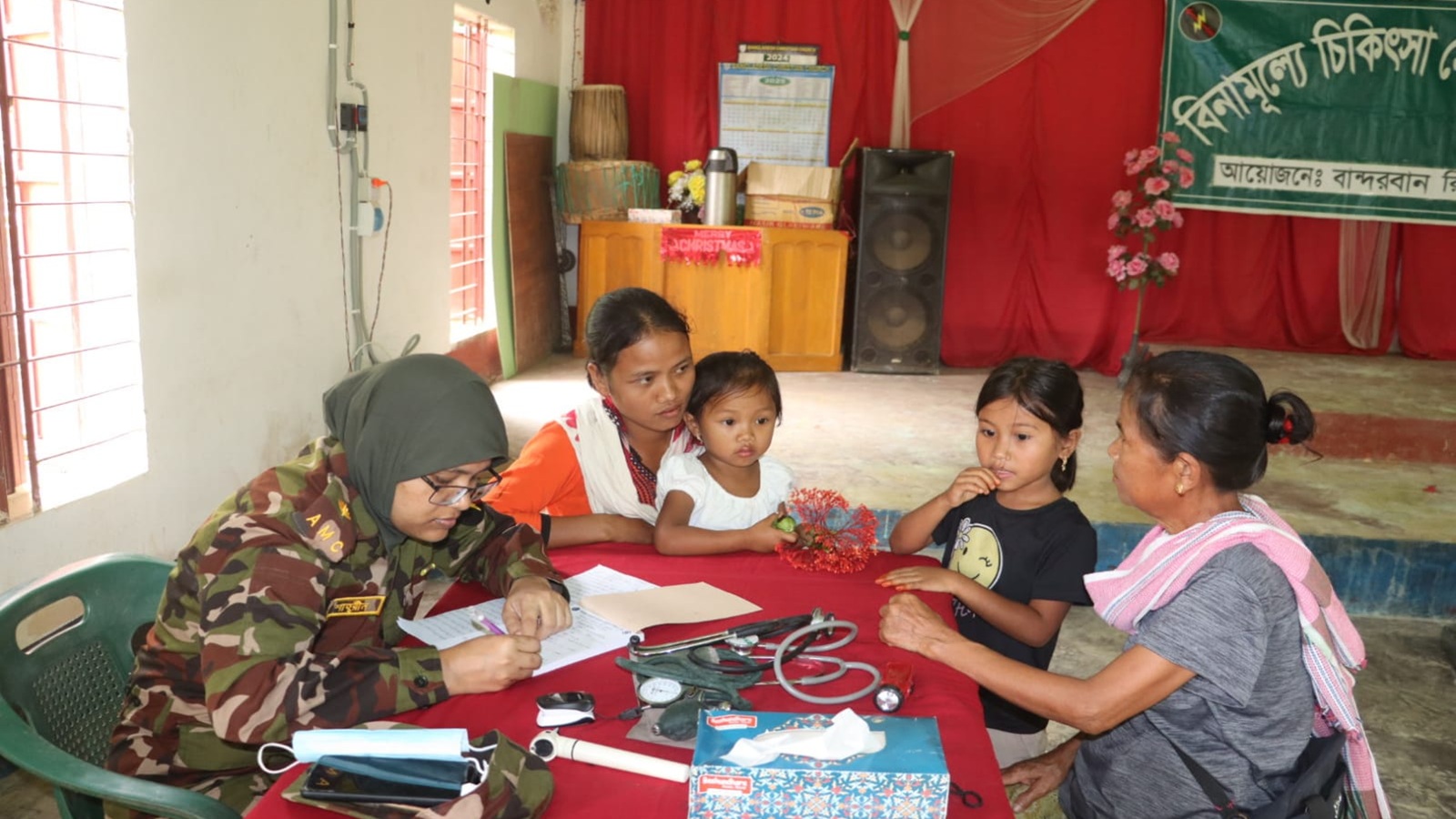 বান্দরবানের রুমায় সেনাবাহিনীর উদ্যোগে বিনামূল্যে চিকিৎসা সেবা