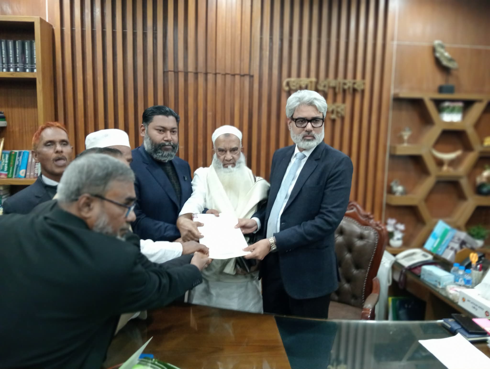 আচরণবিধি মেনে মনোনয়নপত্র জমা দিলেন বিএনপি প্রার্থী মঞ্জুরুল করিম রনি