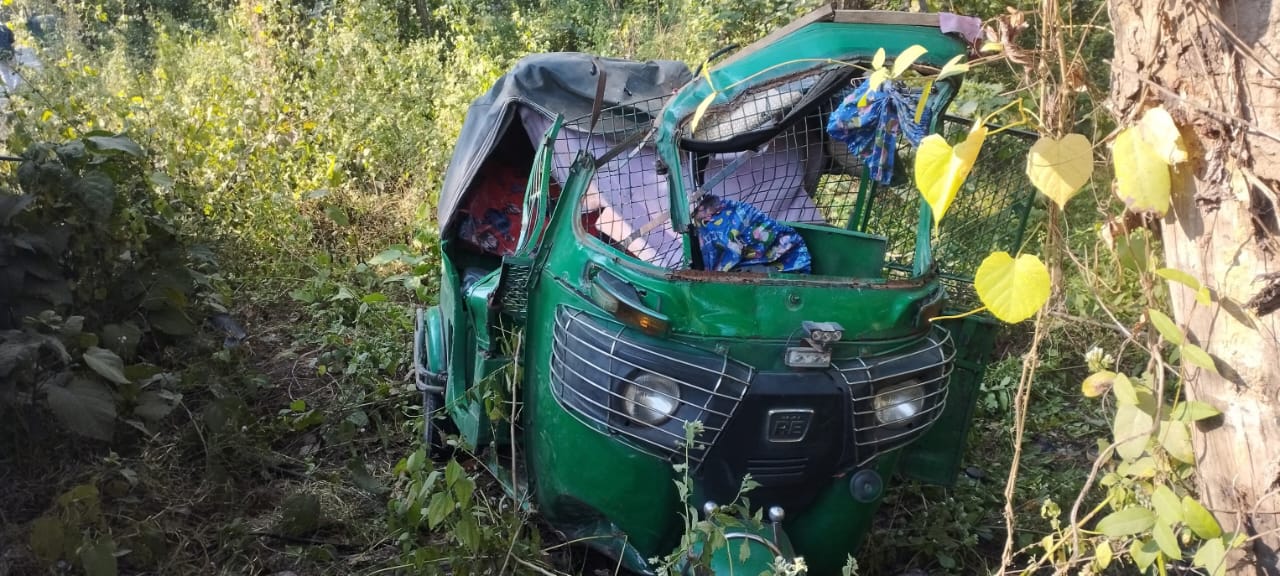 শ্রীপুরে পিকআপ ভ্যান-অটোরিকশার মুখোমুখি সংঘর্ষে নিহত ১ ও আহত ৫