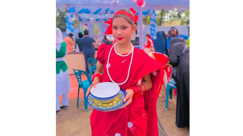 পাবনা পাবলিক কালেক্টরেট স্কুলের সাংস্কৃতিক প্রতিযোগিতায় খাদিজার ত্রয়ী পুরস্কার জয়