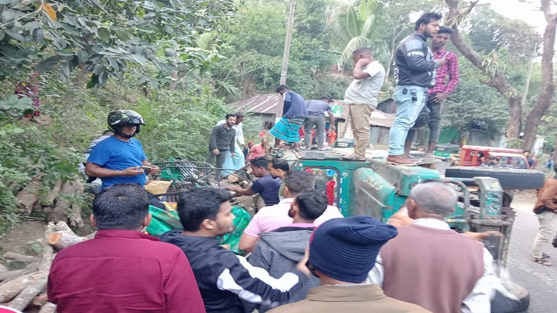 কাপ্তাইয়ে চাঁদের গাড়ি ও সিএনজির মুখোমুখি সং/ঘ/র্ষ: আহত ৬