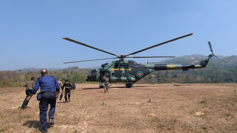 দুর্গম পাহাড়ে আকাশপথে ভোটের সরঞ্জাম; রাঙামাটিতে নির্বাচনী প্রস্তুতি সম্পন্ন