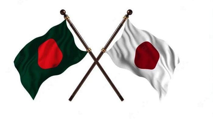 ঢাকাস্থ জাপান দূতাবাসের লোগো এবং বাংলাদেশের পতাকা