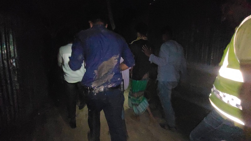 গাজীপুরের শ্রীপুরে পুলিশের ওপর হামলা