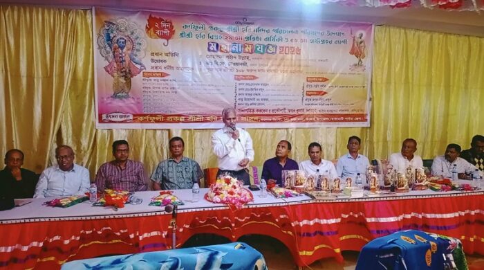 কাপ্তাইয়ে কেপিএম হরি মন্দিরের আলোচনা সভায় বক্তব্য রাখছেন প্রধান অতিথি কেপিএম এর এমডি শহীদ উল্যাহ।