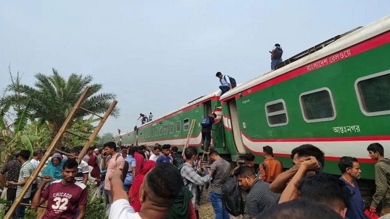 সান্তাহারে নীলসাগর এক্সপ্রেসের ৯ বগি লাইনচ্যুত