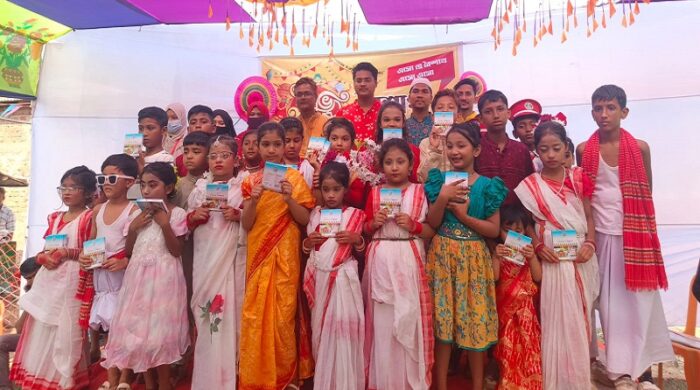 পালংখালী অ্যালফাবেট কিটস্ স্কুলের ছাত্রছাত্রীদের বৈশাখী সাজ ও মেলার দৃশ্য।